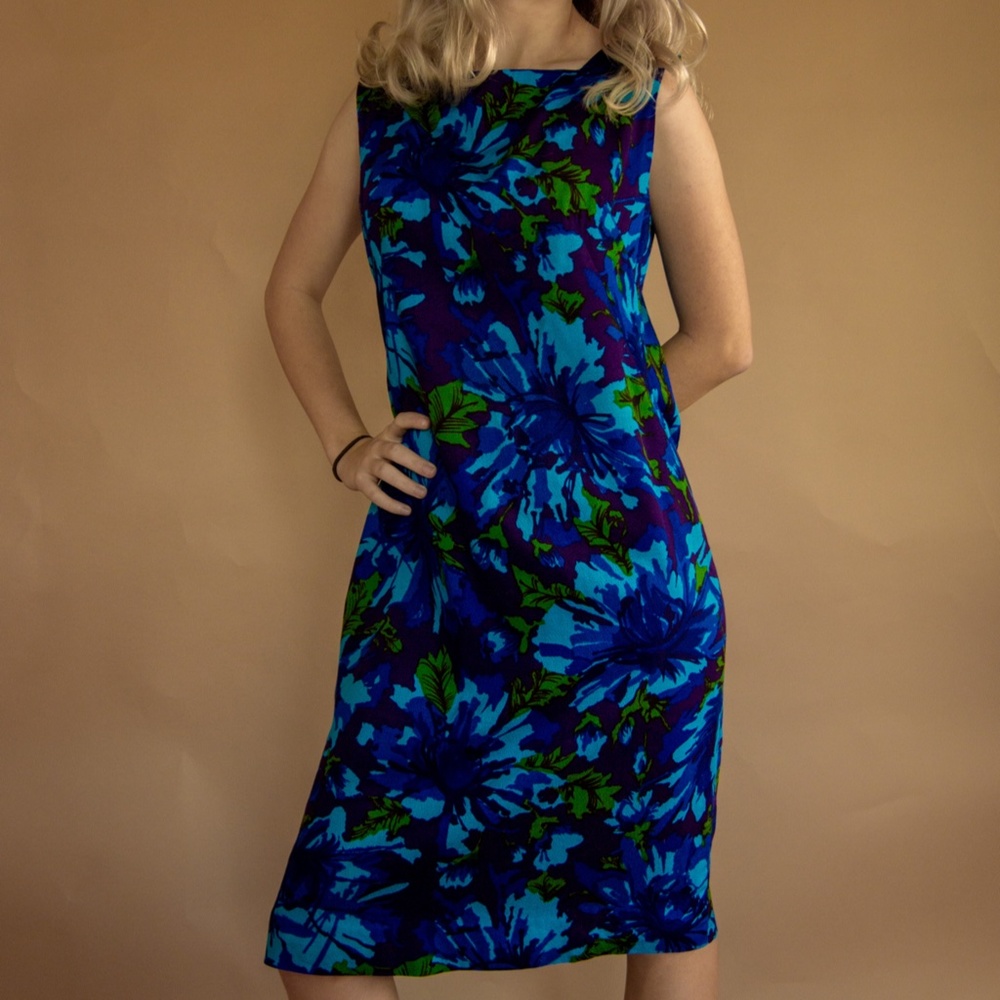 50s - 60s Vintage Mod Blue Hawaiian Sleeveless Sheath Dress